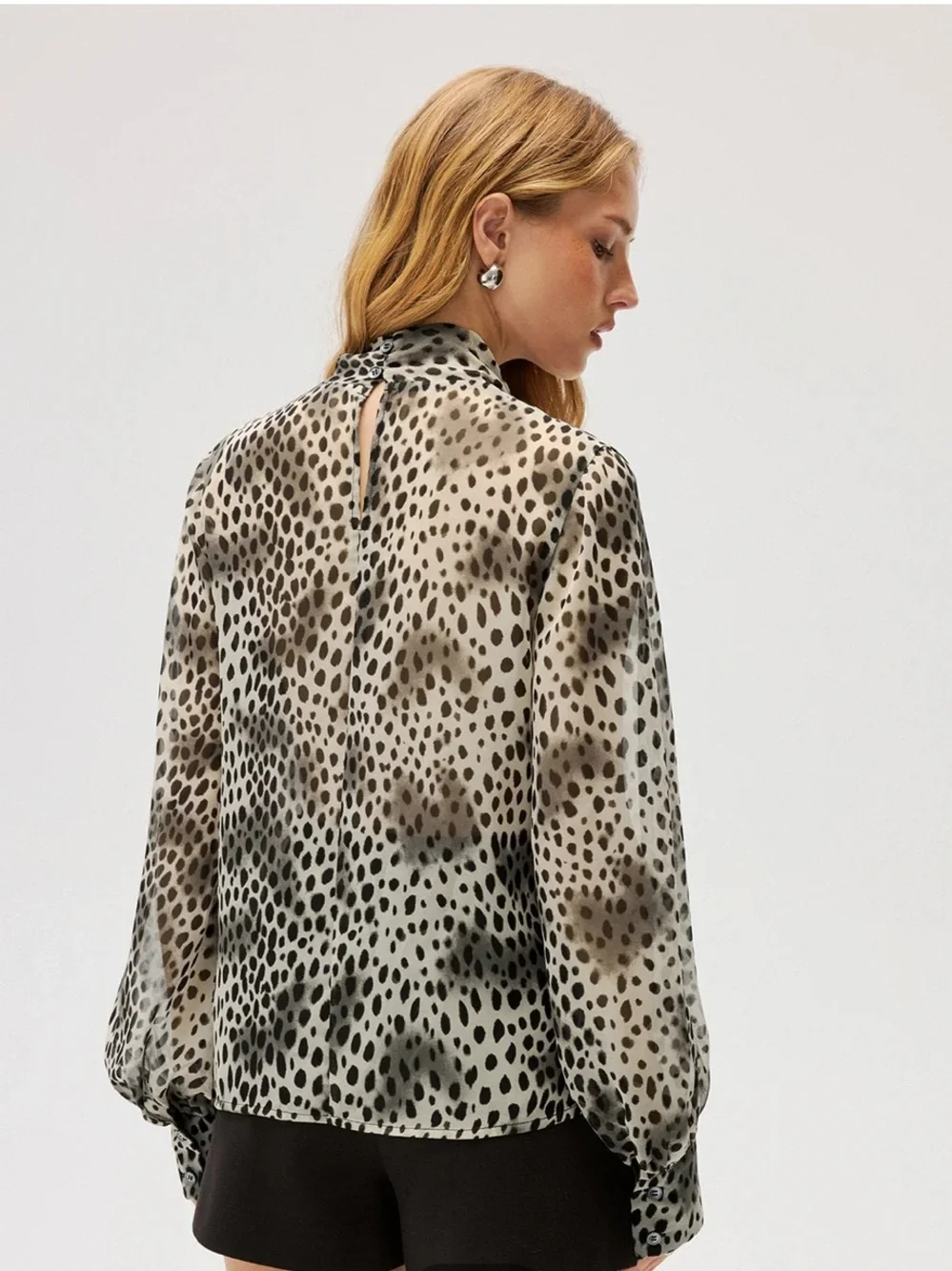 Commense blouse back